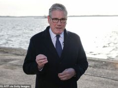 Starmer AINDA não se comprometerá até o momento a aumentar ainda mais os gastos com defesa, enquanto alerta sobre a ameaça russa à paz mundial O primeiro-ministro alertou hoje que as nações ocidentais enfrentam uma “guerra em duas frentes”, ao reunir-se com aliados numa importante reunião de defesa europeia na Finlândia.