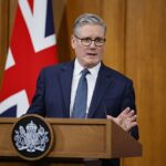 Starmer revela que não fala com Trump há dias, mas afirma que TEM controle sobre a crise do Oriente Médio enquanto ataca o presidente dos EUA por 'caos'