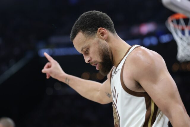 Steph Curry compartilha notícias chocantes sobre sua carreira enquanto a dinastia Warriors desaparece
