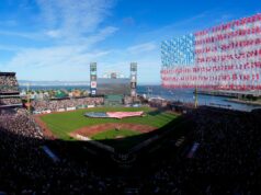 ‘Straight chills’ como hino emocional entregue na estreia em casa do Giants 'Straight chills' como hino emocional entregue na estreia em casa do Giants