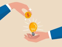 Stripe quer transformar seus custos de IA em um centro de lucro Crowd funding, new business or start up company to get money or venture capital to support or sponsor business concept, businessman hand giving money dollar coin to new business idea light bulb.