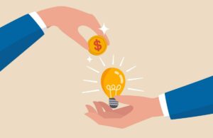 Stripe quer transformar seus custos de IA em um centro de lucro Crowd funding, new business or start up company to get money or venture capital to support or sponsor business concept, businessman hand giving money dollar coin to new business idea light bulb.