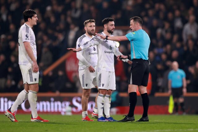 Stuart Attwell custou ao Man Utd a vitória sobre o Bournemouth, não é a primeira vez que ele fica frustrado com o Ineos
