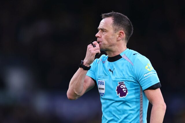 Stuart Attwell nomeado árbitro para Man Utd x Bournemouth, apesar da Premier League confirmar um erro grave
