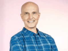 Sua casa pegou fogo. Ele usou o dinheiro do seguro para construir PopSockets. Sua casa pegou fogo. Ele usou o dinheiro do seguro para construir PopSockets.