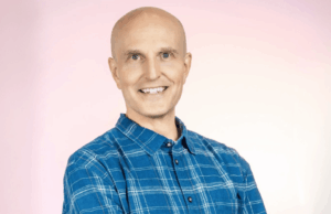 O fundador do PopSockets, David Barnett, fala sobre como construir um negócio viral Sua casa pegou fogo. Ele usou o dinheiro do seguro para construir PopSockets.