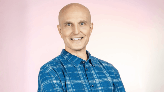 Sua casa pegou fogo. Ele usou o dinheiro do seguro Sua casa pegou fogo. Ele usou o dinheiro do seguro para construir PopSockets.