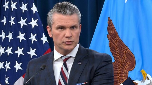 Submarino dos EUA afunda navio de guerra iraniano
