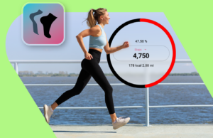 Substituí o Google Fit por este rastreador de passos minimalista e finalmente corrigi minha rotina diária Mulher correndo ao ar livre enquanto olha para o telefone, com o mascote do Android correndo ao lado dela, ambos enquadrados dentro do contorno de um smartphone, contra um fundo de ícones de aplicativos de fitness e saúde