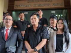 Sudah Jadi Tersangka Perusakan, Kapolda Kalbar Diminta Tahan Anggota DPRD Bengkayang Sudah Jadi Tersangka Perusakan, Kapolda Kalbar Diminta Tahan Anggota DPRD Bengkayang