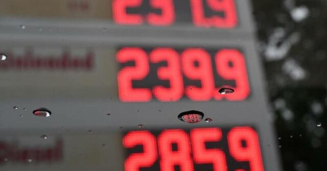 Os líderes estaduais e territoriais estão em conversações sobre a crise, à medida que o abastecimento de combustível diminui nas áreas regionais. Foto: Lukas Coch/AAP PHOTOS