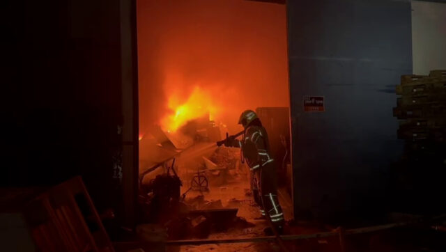 Supostos destroços de mísseis iranianos provocam incêndios no centro de Israel
