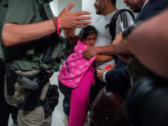 Suprema Corte considera permitir que a administração Trump reviva a política restritiva de asilo de imigração Yahoo news home