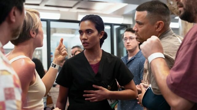 Supriya Ganesh, estrela de 'The Pitt', revela episódio desafiador de ataque de pânico e aquela conversa 'profundamente humilhante' com Robby
