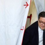 Franck Allisio, candidato a prefeito de Marselha pelo partido Rassemblement National (National Rally - RN), vota no primeiro turno da eleição para prefeito francês em uma seção eleitoral em Marselha, França, 15 de março de 2026. REUTERS/Manon Cruz TPX IMAGENS DO DIA