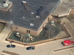 Suspeito morto após bater carro em sinagoga em Michigan Suspeito morto após bater carro em sinagoga em Michigan