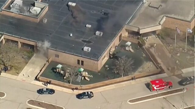 Suspeito morto após bater carro em sinagoga em Michigan
