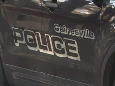 Suspeito morto em impasse iniciou vários tiros, microfone de rádio salvou policial que foi atingido Yahoo news home