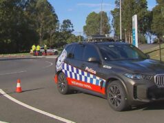 Sydney TAFE em bloqueio depois que duas pessoas foram vistas agindo de forma suspeita O campus permanece bloqueado.