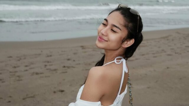 TERPOPULER: Azizah Salsha torna-se público Sama Nadhif Zahiruddin, Artis Ziarah ke Makam Vidi Aldiano Dikritik Netizen Malaysia
