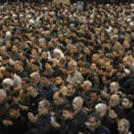 Teerã realiza orações do Eid enquanto funeral é realizado para o porta-voz do IRGC