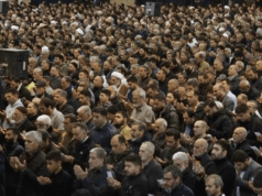 Teerã realiza orações do Eid enquanto funeral é realizado para o porta-voz do IRGC Teerã realiza orações do Eid enquanto funeral é realizado para o porta-voz do IRGC