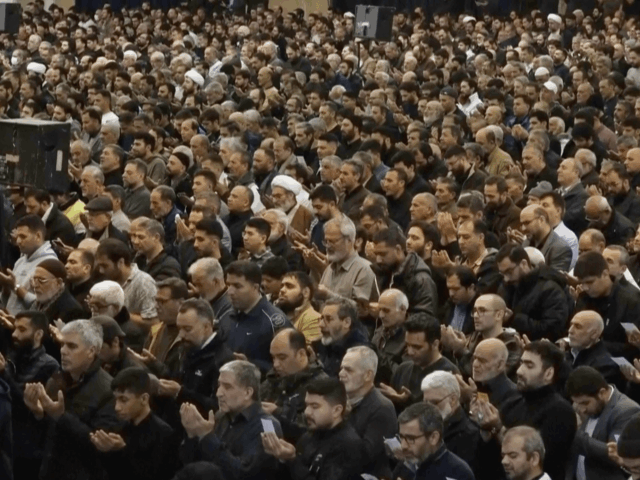 Teerã realiza orações do Eid enquanto funeral é realizado para Teerã realiza orações do Eid enquanto funeral é realizado para o porta-voz do IRGC
