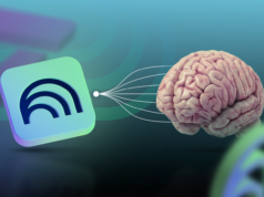 Tentei fazer do NotebookLM meu segundo cérebro, mas na verdade é algo muito mais estranho Um jovem usando um laptop e fones de ouvido, sentado entre os logotipos flutuantes do YouTube e do NotebookLM.