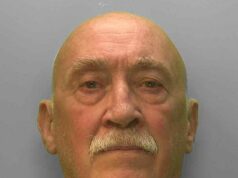 Terapeuta, 77 anos, é preso por ‘tratar’ trauma de paciente com sexo Gerald Peck, de York Villas, Brighton, agrediu sexualmente uma mulher de 40 anos várias vezes depois de lhe dizer que seu tratamento poderia aliviar sua depressão e dor física