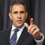 Tesoureiro Dr. Jim Chalmers durante uma conferência de imprensa na Casa do Parlamento em Canberra na segunda-feira, 8 de dezembro de 2025. fedpol Foto: Alex Ellinghausen