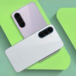 Alguns smartphones Samsung com ícones de polegar para baixo ao seu redor