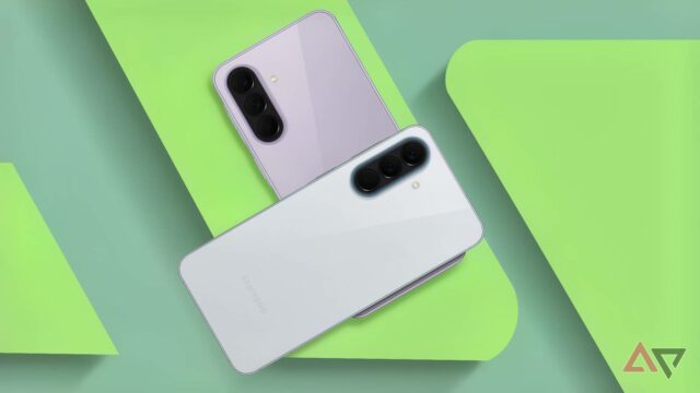 Alguns smartphones Samsung com ícones de polegar para baixo ao seu redor