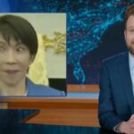 Pete Buttigieg fala no palco durante o