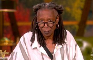 ‘The View’: Whoopi interrompe a discussão sobre Harvey Weinstein porque ‘não quero mais falar sobre ele hoje’ 'The View': Whoopi interrompe a discussão sobre Harvey Weinstein porque 'não quero mais falar sobre ele hoje'
