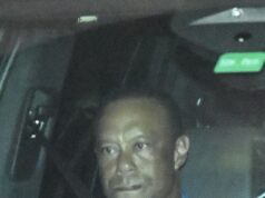 Tiger Woods tinha comprimidos no bolso quando foi preso, afirmam os policiais… enquanto a lenda do golfe revela o que o levou a capotar seu SUV em um acidente em alta velocidade Tiger Woods supostamente tinha dois comprimidos de hidrocodona no bolso quando foi preso por DUI