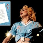 Madonna se apresentando em 1990 com uma camisa de futebol azul clara do Celta Vigo.