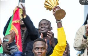 Timnas Senegal Melawan! Tetap Pamer Trofi Piala Afrika 2025 di Stade de France Masculino Gelar Dicabut Timnas Senegal Melawan! Tetap Pamer Trofi Piala Afrika 2025 di Stade de France Masculino Gelar Dicabut