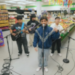 'Tiny Tienda': mercearia funciona como local de concertos para apresentar artistas locais