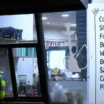 Os detetives do Esquadrão do Crime Armado estão investigando um tiroteio não fatal em Altona North durante a noite. Os serviços de emergência foram chamados para relatar que um homem havia sido baleado fora de um local na Borrack Square por volta das 23h30 de terça-feira, 17 de março.