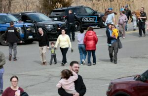 Tiroteios na sinagoga de Michigan e na universidade da Virgínia: o que sabemos Tiroteios na sinagoga de Michigan e na universidade da Virgínia: o que sabemos