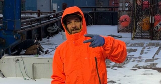 Recurso Captura mais mortal O marinheiro Todd Meadows caiu ao mar em um navio de pesca