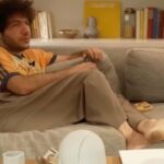 As pessoas não param de falar sobre os pés sujos de Benny Blanco.