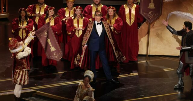 Todos saudam Conan O'Brien, que poderia apresentar o Oscar para Todos saudam Conan O'Brien, que poderia apresentar o Oscar para sempre e não nos importaríamos