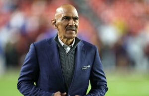 Tony Dungy quebra o silêncio após receber ‘notícias decepcionantes’ sobre carreira Aaron Rodgers estava chorando quando o técnico do Steelers, Mike Tomlin, deixou o cargo