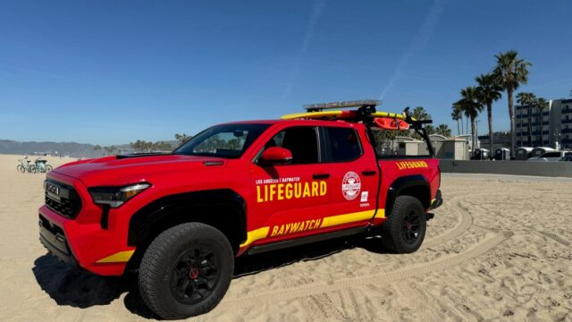 Toyota assume o papel principal em 'Baywatch' da Fox por meio de um pacto publicitário que revisa carros camafeus na TV aberta (EXCLUSIVO)
