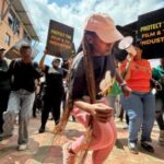 Trabalhadores do cinema e da televisão sul-africanos apelam aos legisladores para resgatarem o sistema de descontos e salvarem a indústria nas garras de uma crise “horrível”