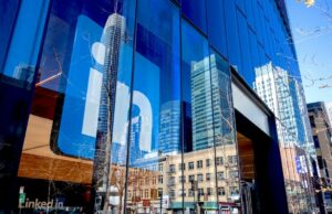 Tradutor de IA transforma inglês em linguagem do LinkedIn Tradutor de IA transforma inglês em linguagem do LinkedIn