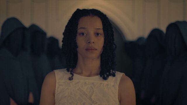 Trailer de The Testaments: sequência de Handmaids Tale mostra o bebê de June já crescido
