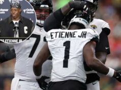 Travis Etienne quer que você saiba que estamos dizendo o nome dele de maneira errada Travis Etienne nº 1 do Jacksonville Jaguars é parabenizado pelos companheiros após marcar um touchdown