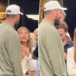 Travis Kelce conversa com a neta do presidente Trump, Kai, em um evento de golfe na Flórida